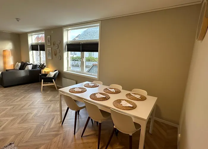 Modern Central Apartment Apt 105